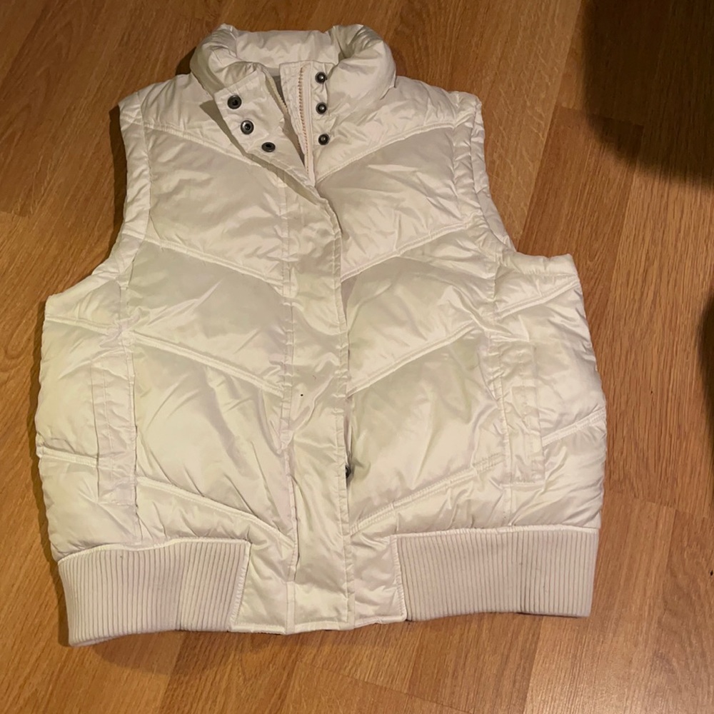 Gap Large white puffer vest NWT
